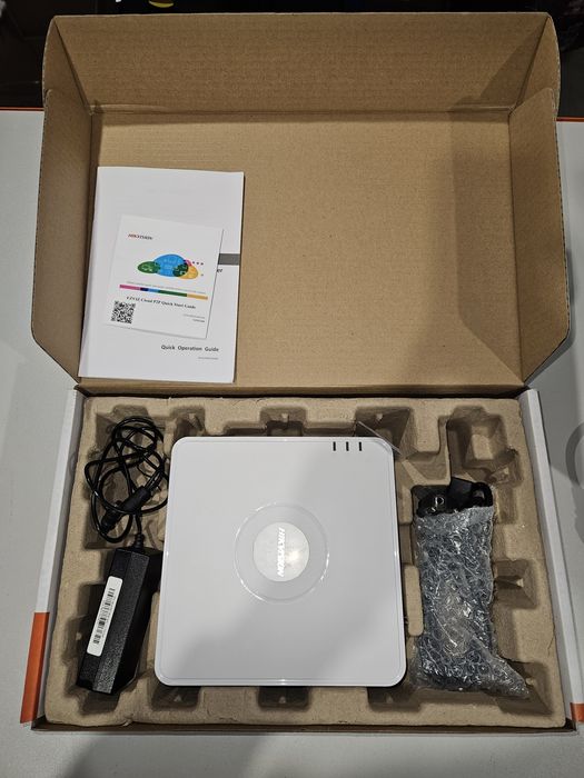Відеореєстратор Hikvision DS-7104NI-SN/P