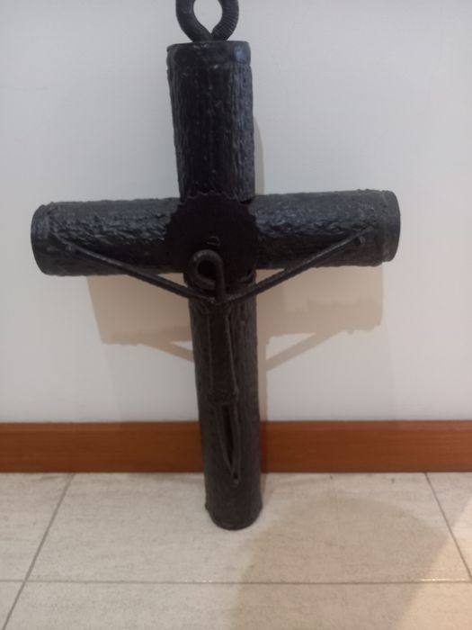Cruz em ferro antiga