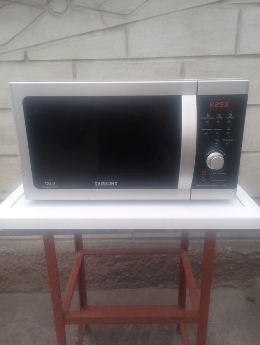 Продам мікроволнову піч samsung