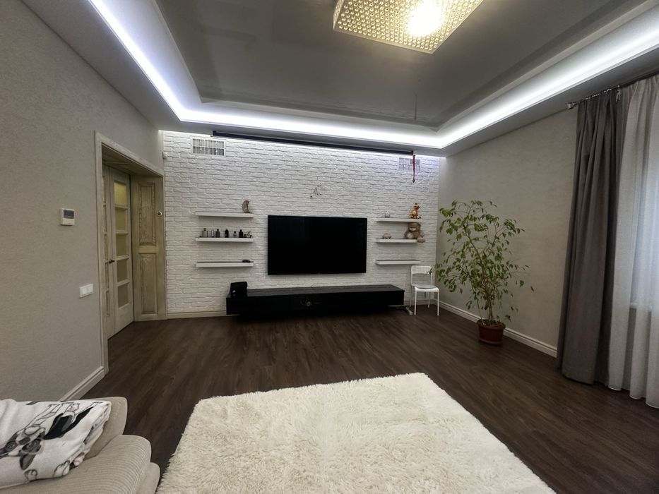 Хозяйский, добротный дом. Газофицирован
