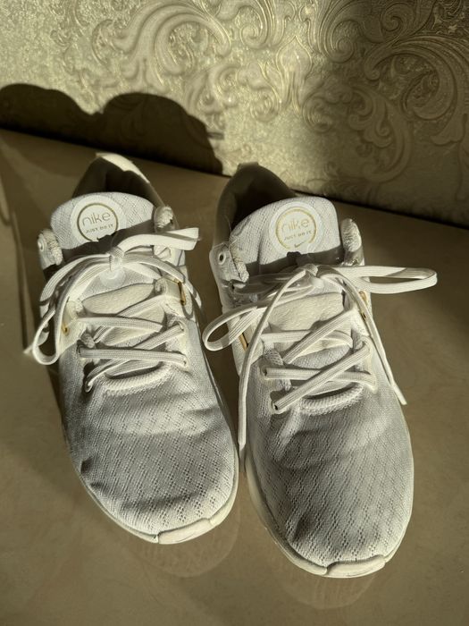 Срочно торг Кроссовки женские белые Nike Wmns City Trainer 3