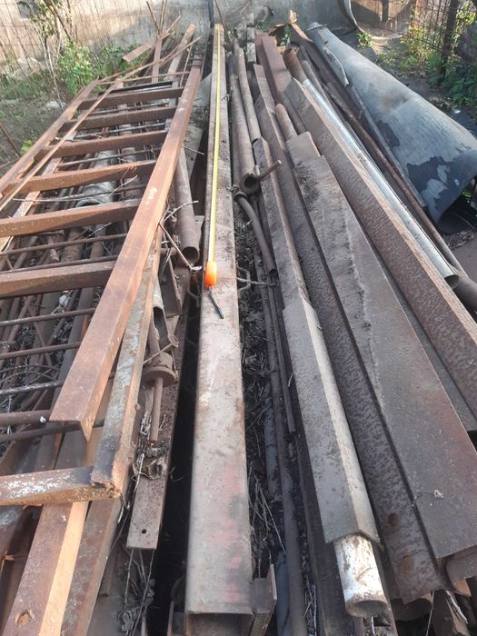 Труба профільна металева квадратна (2100 - 1 шт.(6 м) є 11 шт.)