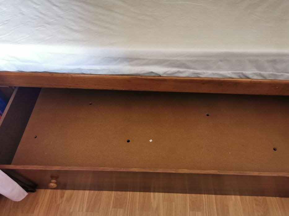 Cama/estúdio em madeira
