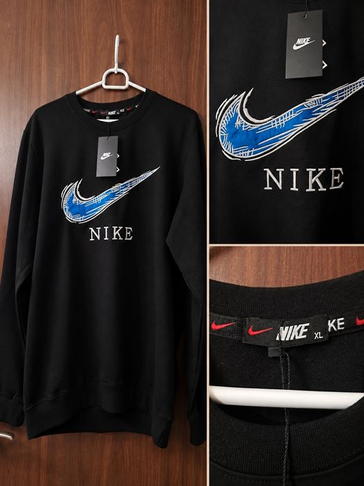 Nike XL – czarna bluza z dużym niebieskim Swooshem.  Idealna na co dzień. Nowa z metkami.