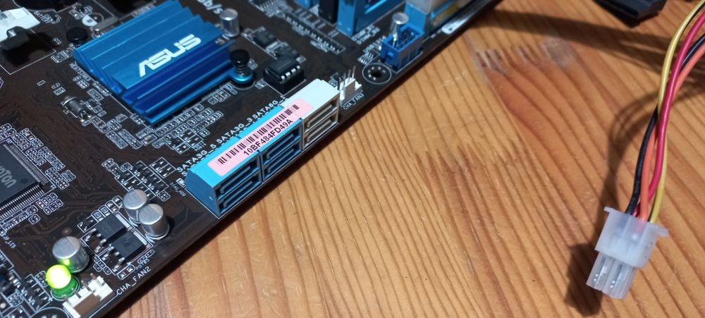 Placa ASUS + disco + processador i3 + memoria para Gamming ou trabalho