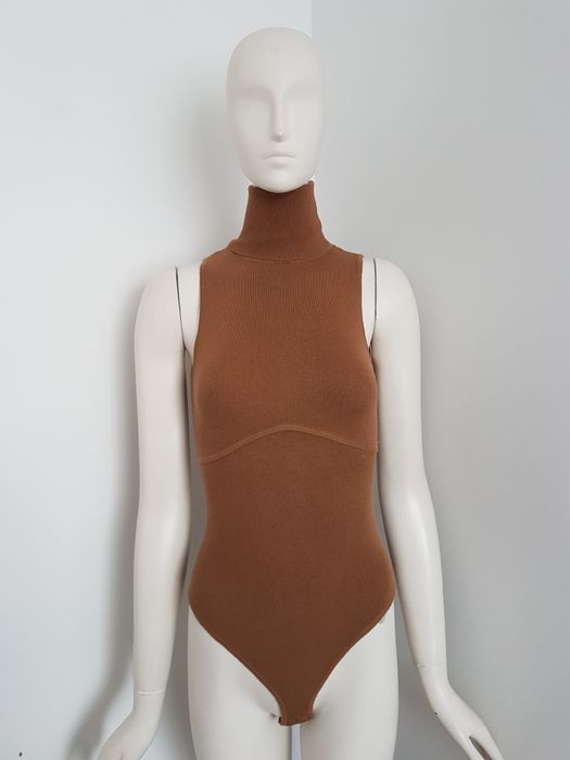 Camelowa body sweterkowe