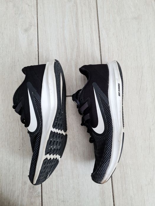 Czarne adidasy nike
Buty do biegania, na trening
 36.5
Wkładka 23