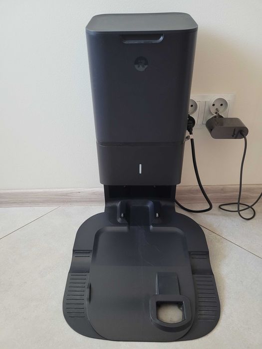 Odkurzacz ze stacją dokującą iRobot i7+