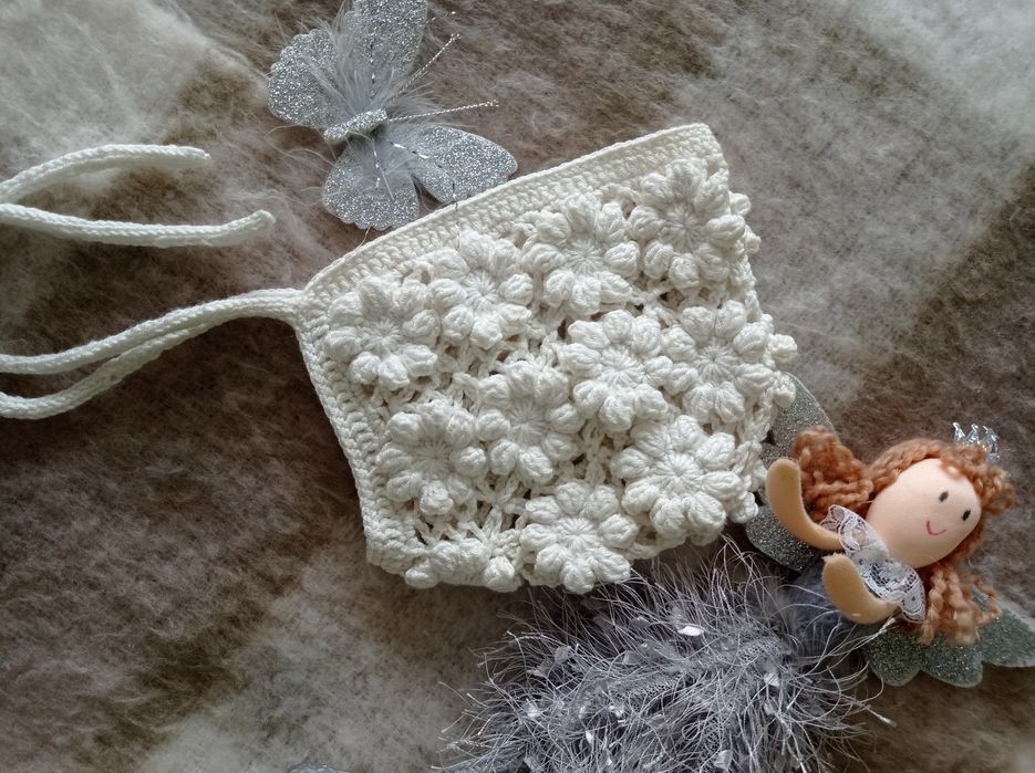 Шапочка-чепчик для святкових моментів.