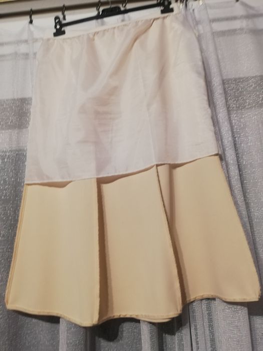 Jasna spódnica w kliny