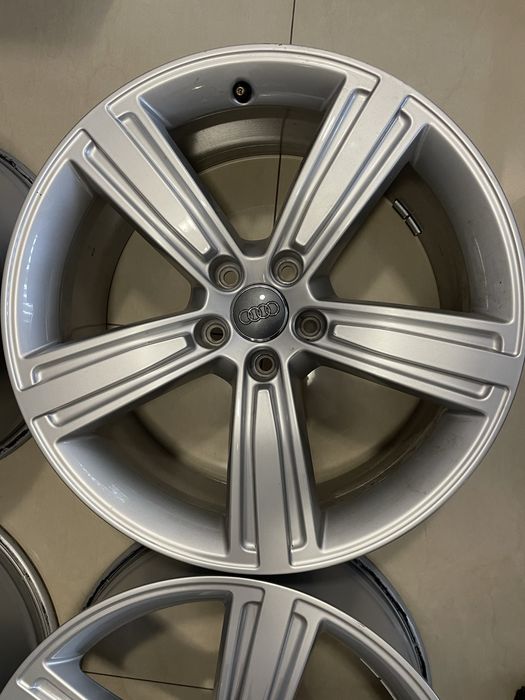 Диски Audi Q5.S8 R19 5*112 ET-32 Dia 66,6