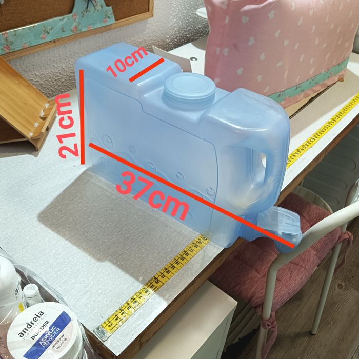 Contentor de água, despensador