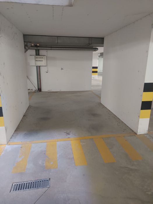 Lugares de garagem para alugar em Sesimbra