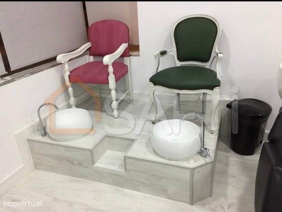 Trespassa-se Loja de Unhas e Estética em Vila Nova de Gaia