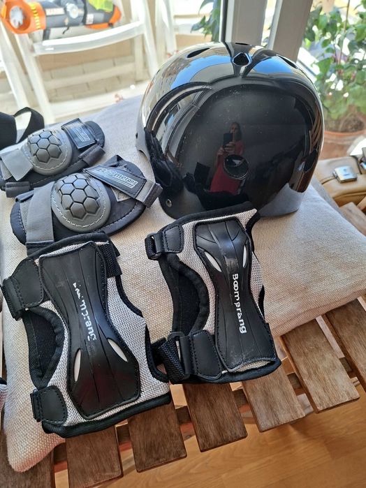 Capacete e protecçao de joelhos, cotovelos e maos