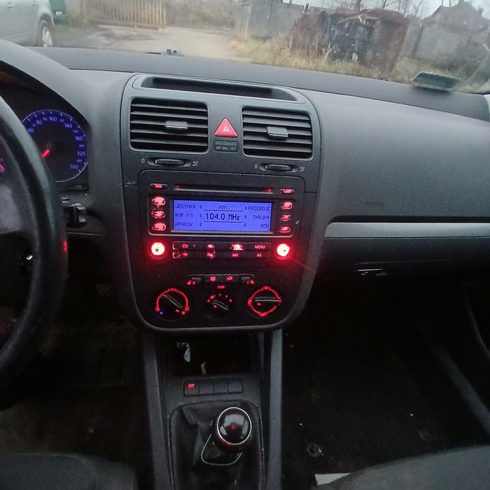 Volkswagen Golf 5 • 2005 рік • 1.6 бензин • 6-ступка • Розбір на запча