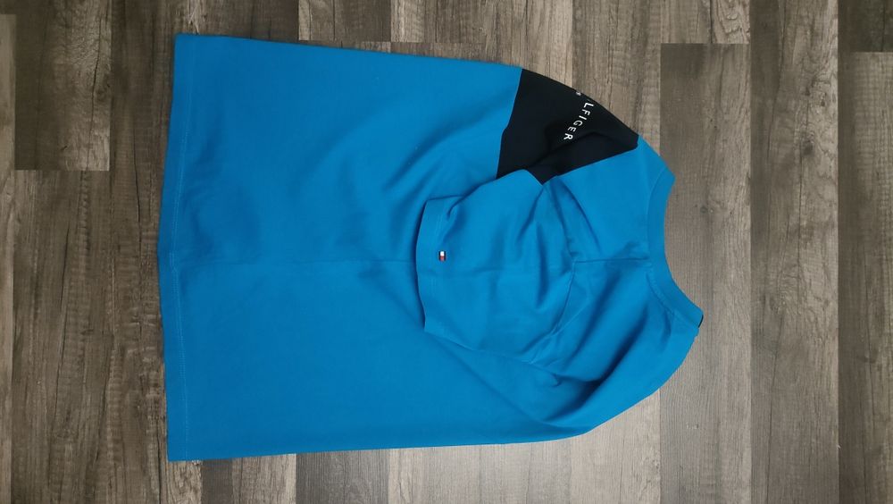 świetny t-shirt TOMMY HILFIGER jak nowy