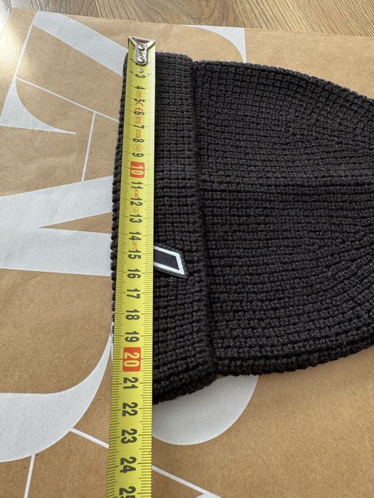 29% wełna Czarna czapka Zara