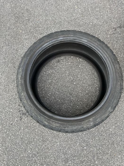 Зимові шини . 225 /40 R18