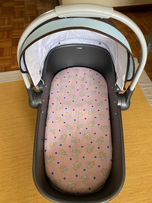 Cama bebé  marca Pré Natal
