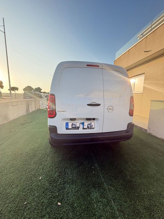 Carrinha Opel com apenas  7.000 KM (garantia de fáfrica)