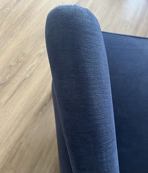 Fotel Ikea Strandmon granatowy niebieski uszak