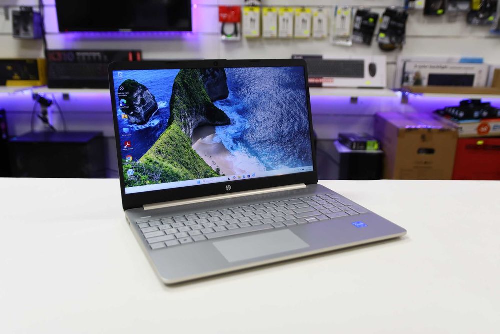 HP 15s-fq2241nw – i3 / 8 GB RAM / SSD NVMe / FHD / Windows