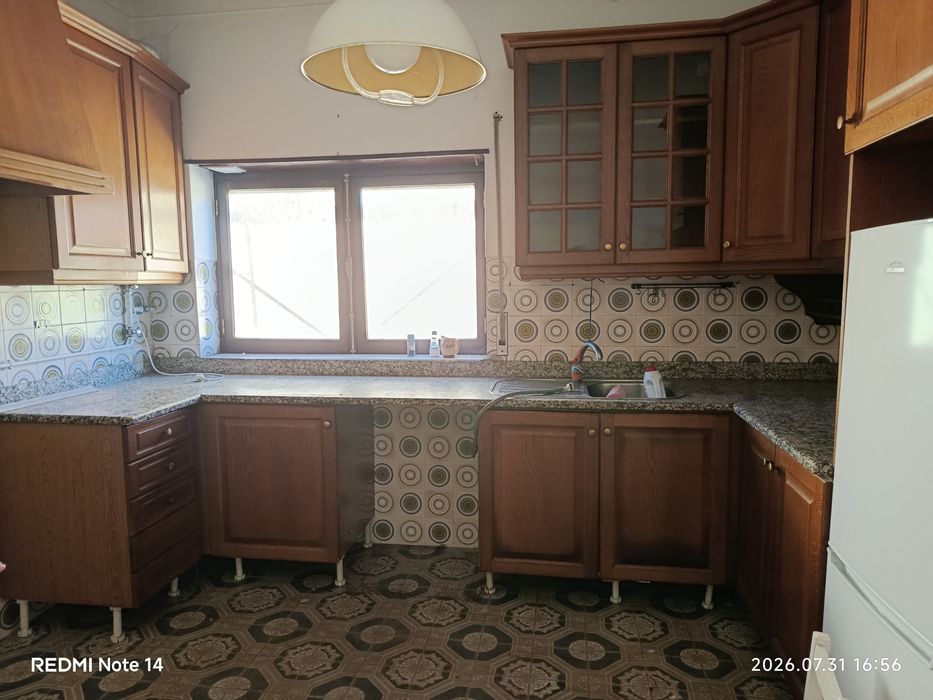 Mobília de Cozinha em Madeira + Bancada em Granito