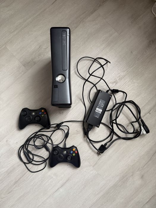Xbox 360 + 2 джойстики