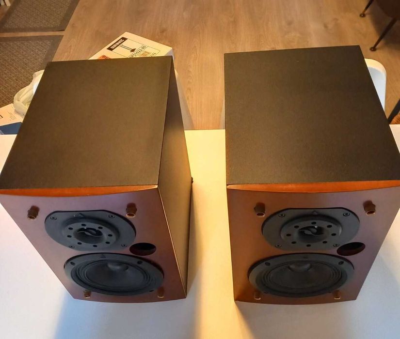 Triangle Titus XS colunas HIFI