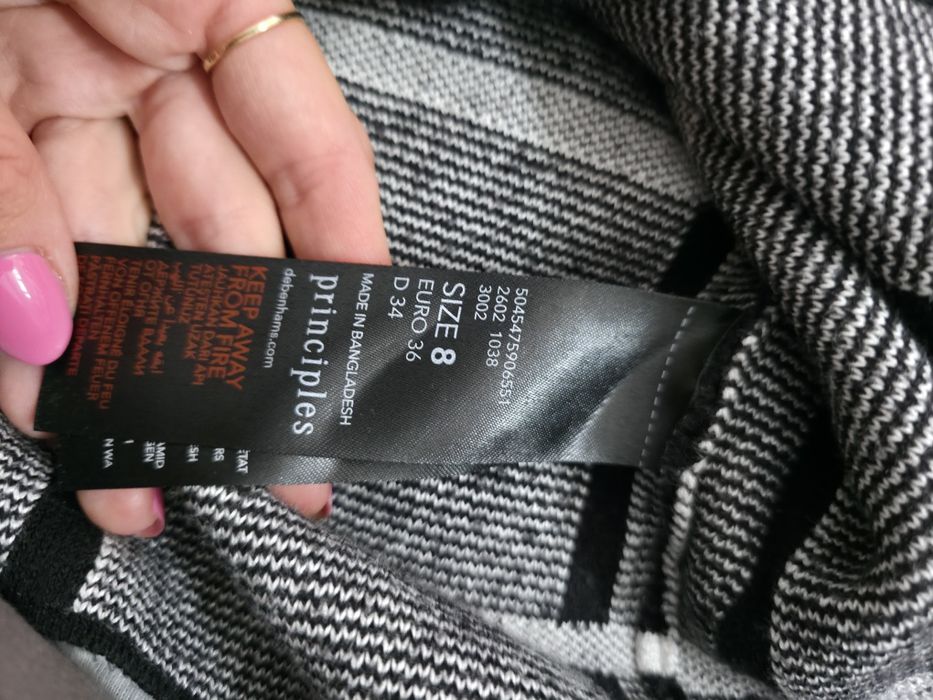 Czarny sweter w kratę elegancka bluzka damska principles