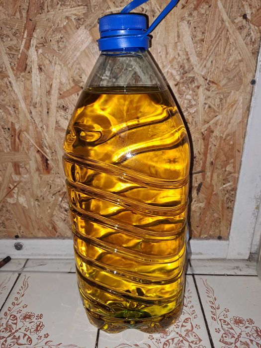 Домашнее подсолнечное масло/ Домашня соняшникова олія