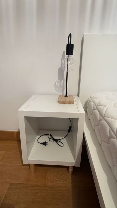 Cama de casal e mesas de cabeceira-IKEA