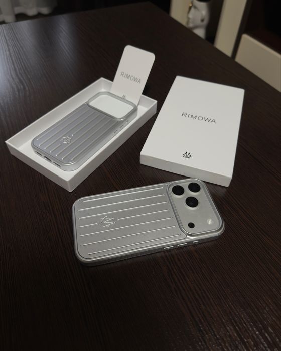 Чохол Rimowa на  IPhone 17 Pro