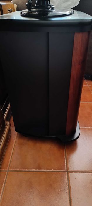 Móvel tv com rodas em bom estado