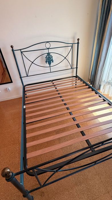 Cama de ferro com estrado excelente estado