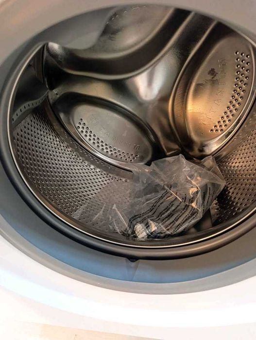 Máquina de Lavar Roupa de Encastrar Indesit 8 kg – Quase Nova