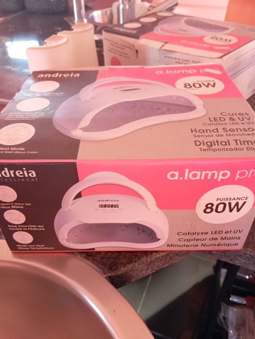 Lâmpada de unhas da marca Andreia