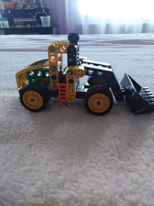 Міні набір LEGO Technical30433 "Фронтальний погрузчик Volvo"