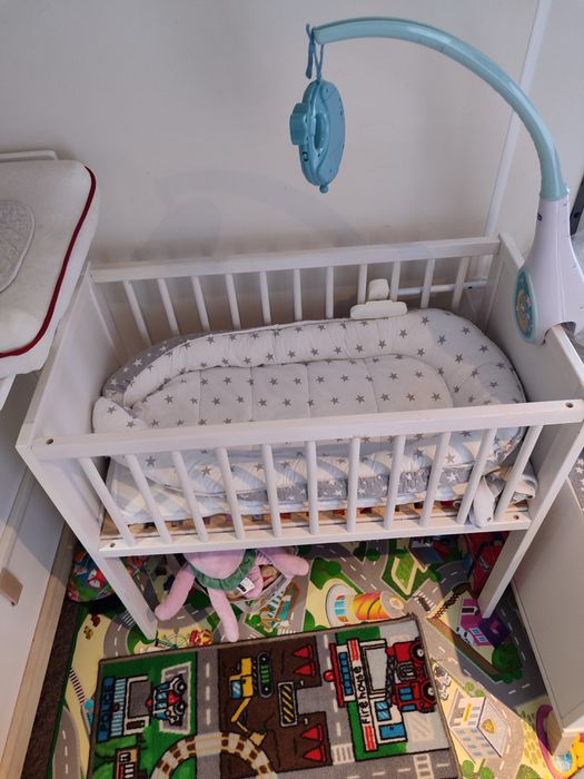 Berço e cómoda muda fraldas