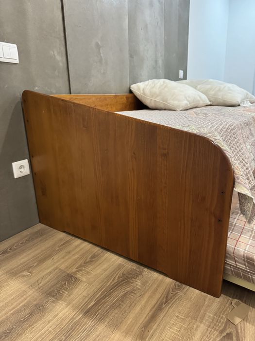 Cama dupla em madeira maciça