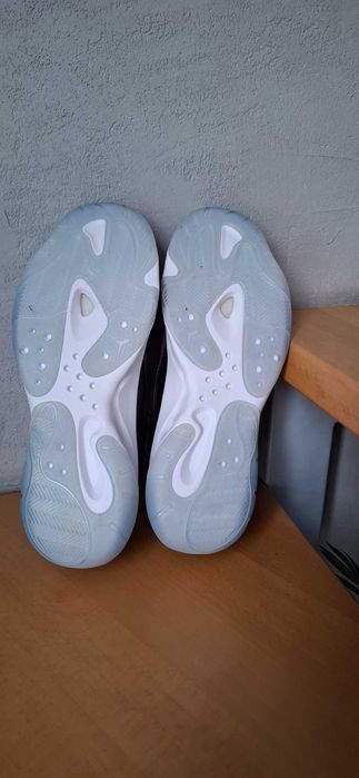 Nike Air Jordan 11 CMFT LOW