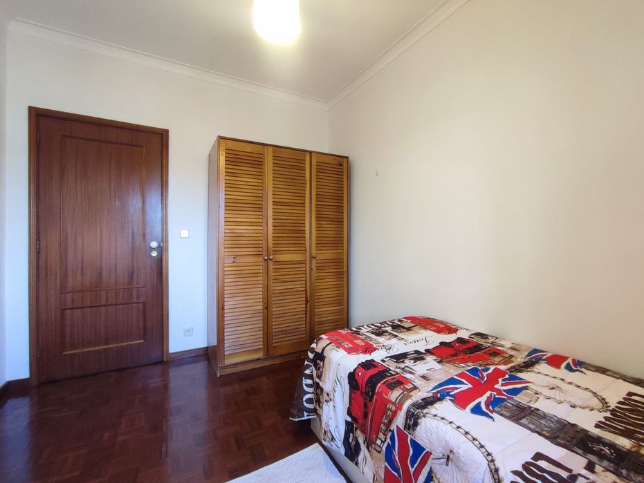 Alugo Quarto solteiro/a