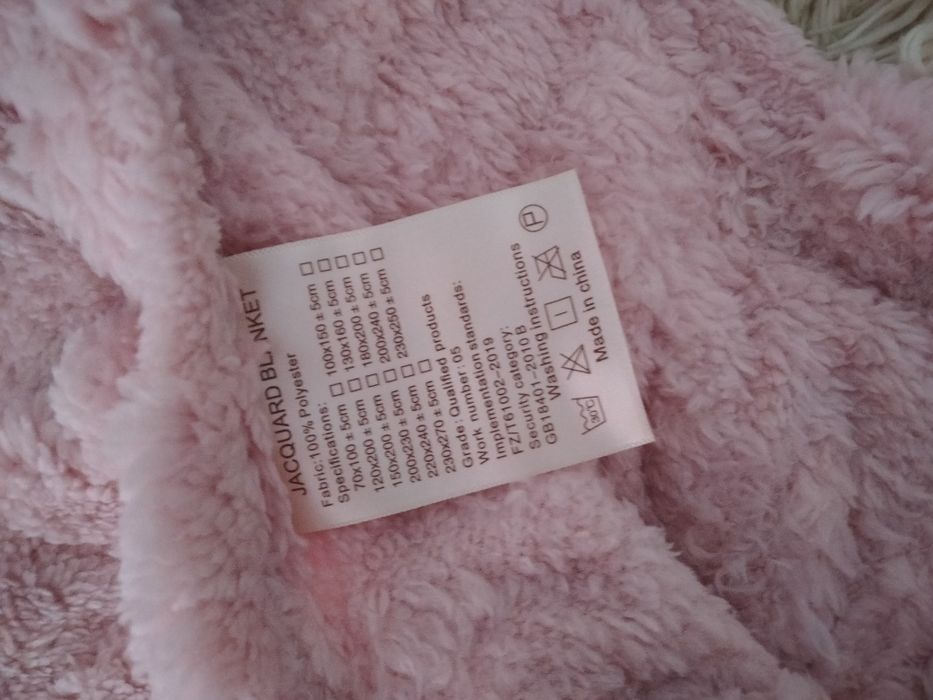 Плед 180x200 см розовый покрывало плюшевое двухспальное в сумке