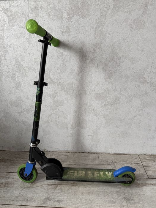 Дитячий самокат продам