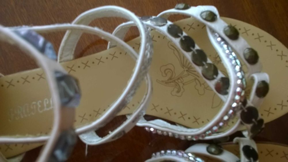 Sandałki dla dziewczynki rozm . 33.