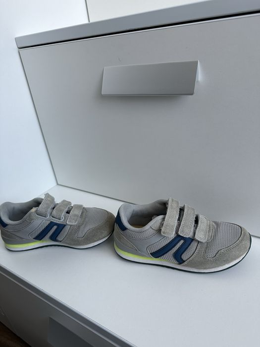 Кросівки від next