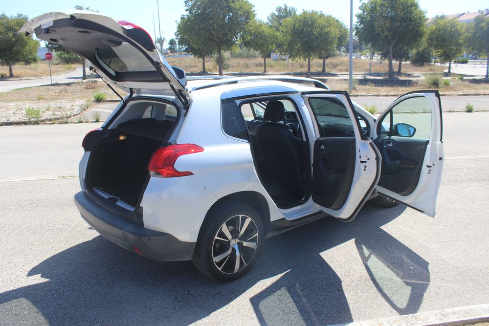 Peugeot 2008 1.6 HDI Allure com Teto Panorâmico