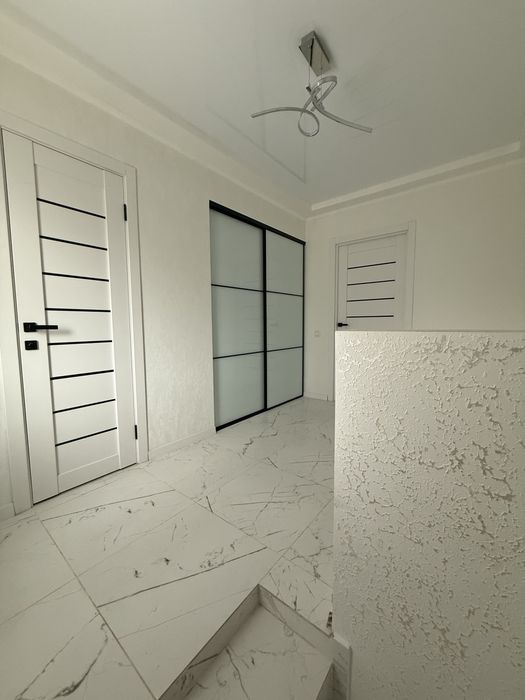 Продам новий будинок з ремонтом !!