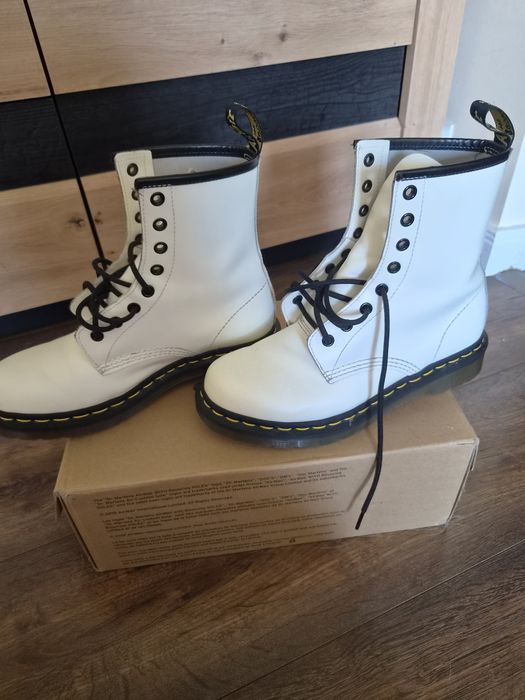 Dr. Martens białe r. 40